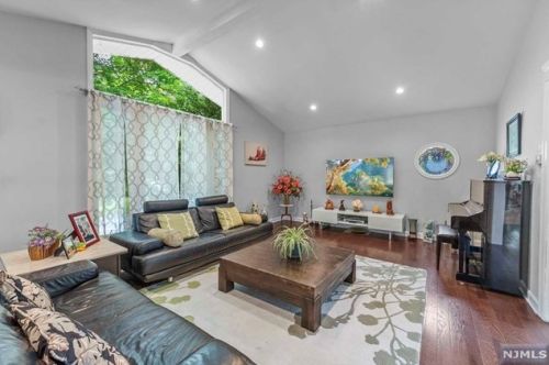 192 Jenkins Dr, Englewood NJ  07632-1635 exterior