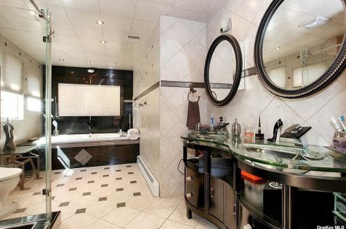 508 Wolf Hill Rd, Huntington Station NY  11746-5725 exterior