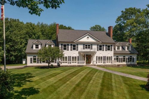 17 Pond Path, North Hampton, NH 03862-2243