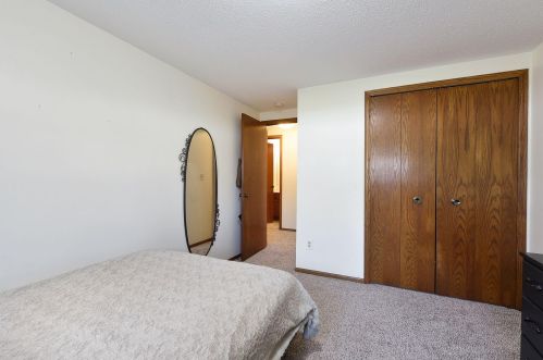 5759 Donegal Dr, Saint Paul MN 55126-3701 exterior