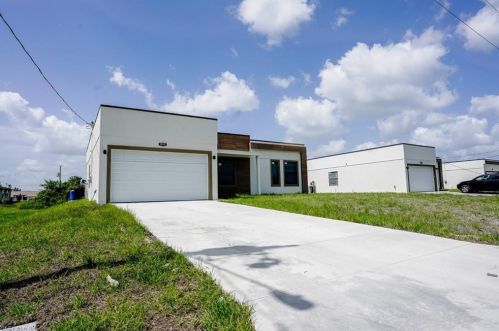 2915 65th St, Lehigh Acres, FL 33971-8209