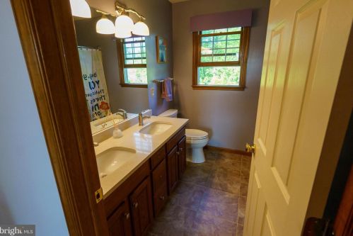 7 Elm Dr, West Enola PA  17025-2083 exterior