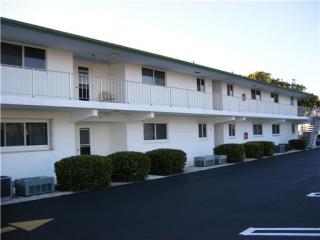 2 Westwood Ave, Jupiter FL  33469-3602 exterior