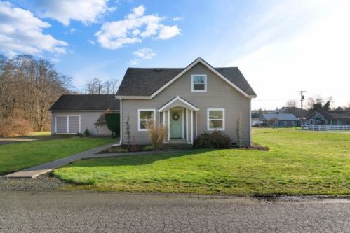 933 Crescent St, Raymond, WA 98577-1505