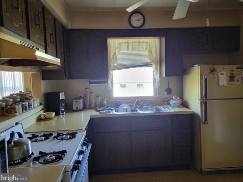 245 Union Ave, West Deptford NJ  08096-3070 exterior