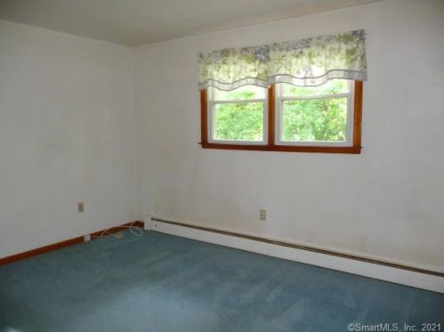 899 Old Rock Hill Rd, Wallingford CT  06492-3950 exterior