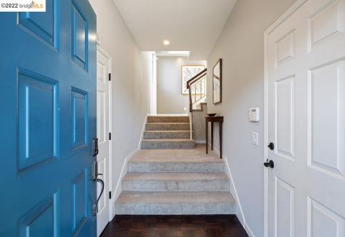 454 Hiller Dr, Oakland, CA 94618-2318