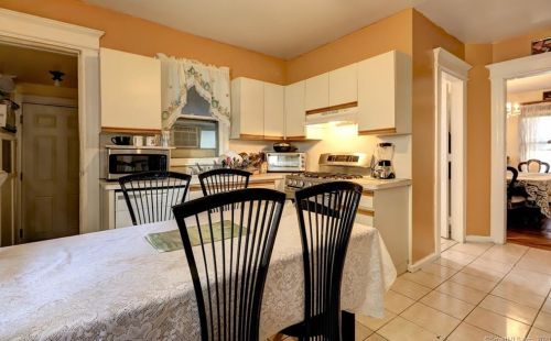 76 Savoy St, Bridgeport CT 06606-4122 exterior