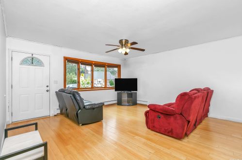 495 Delaware Ave, North Lindenhurst NY  11757-3410 exterior