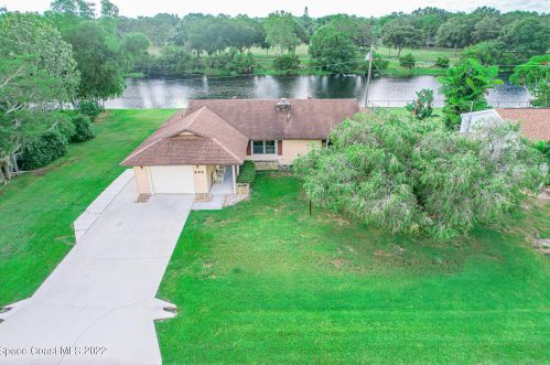 443 Ponoka St, Sebastian, FL 32958-3902