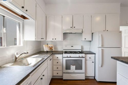 1528 79 Ave, Oakland CA  94621-2644 exterior