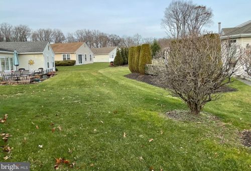 77 Lakebridge Dr, West Deptford NJ  08096-6720 exterior