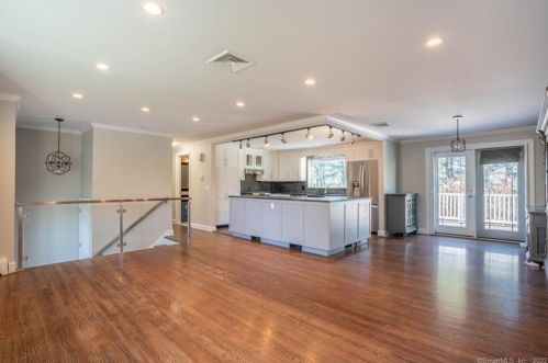 40 Montclair Dr, Manchester, CT 06042-2213