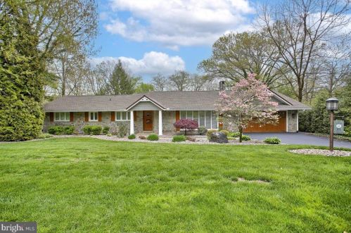 155 Lauer Ln, Camp Hill, PA 17011-1313