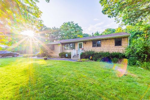 11 Garden St, Holtsville NY  11742-1408 exterior