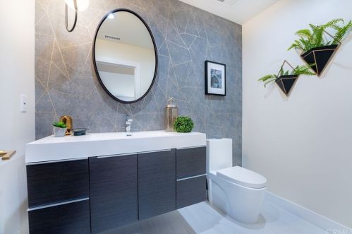 4709 Norwich Ave, Van Nuys CA  91403-2017 exterior