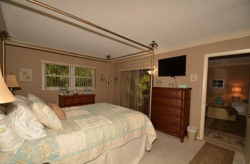 5499 Rattlesnake Hammock Rd, Naples FL 34113-7465 exterior