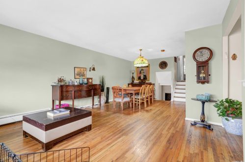 84-05 149th Ave, Jamaica, NY 11414-1122