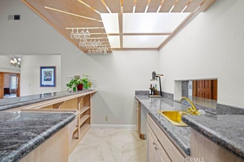 26945 Brooken Ave, Santa Clarita CA  91387-3904 exterior