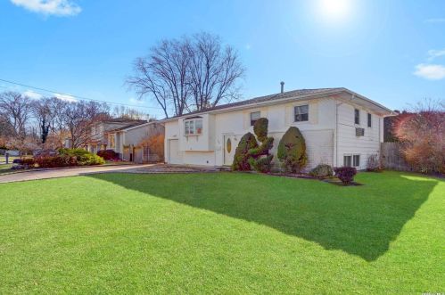 348 19th St, Deer Park, NY 11729-6343