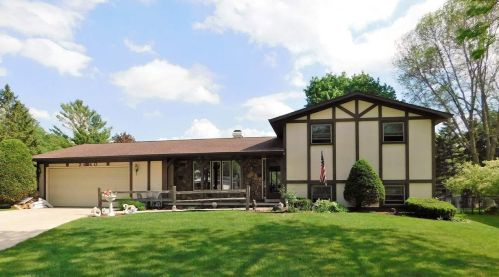2640 Mary Jo Ct, Green Bay, WI 54311-5416