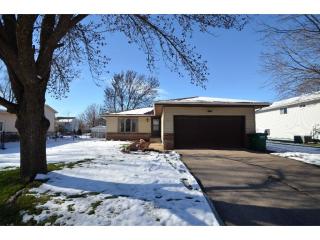 910 Greenwood St, Ankeny, IA 50023-1013