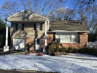 37 Willow St, Selden NY  11784-2807 exterior