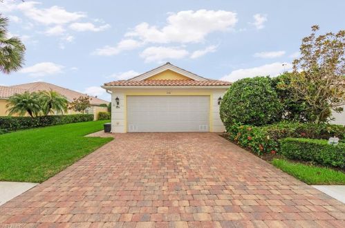 8166 Xenia Ln, Naples, FL 34114-2697
