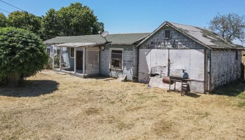 633 Greenway Ave, Turlock CA  95380-6424 exterior