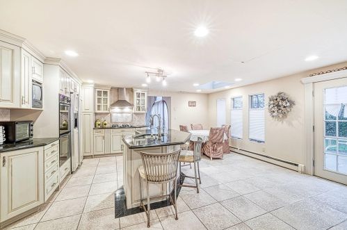 2989 Lee Pl, North Bellmore NY  11710-5035 exterior