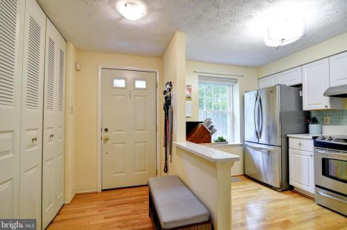 1655 Harvest Green Ct, Herndon, VA 20194-1504
