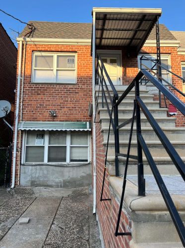 85-59 75th St, Jamaica, NY 11421-1051