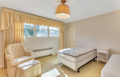 8 Emerson Rd, Muttontown NY  11545-3116 exterior