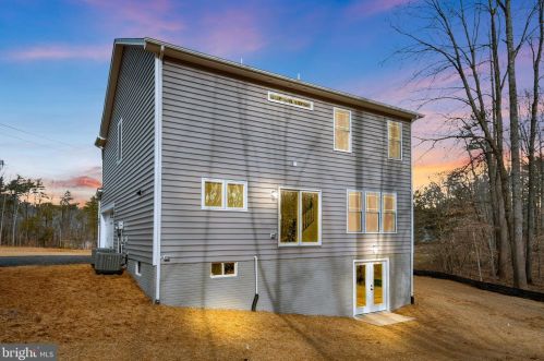 64 Bethel Church Rd, Fredericksburg, VA 22405-3558