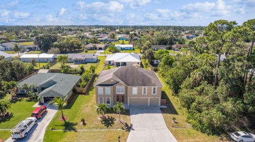 866 Abingdon Ave, Fort Pierce FL  34953-2861 exterior