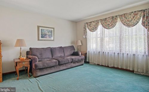 624 Hill Point Dr, Etters, PA 17319-9026