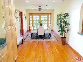 16732 Magnolia Blvd, Van Nuys, CA 91436-1070