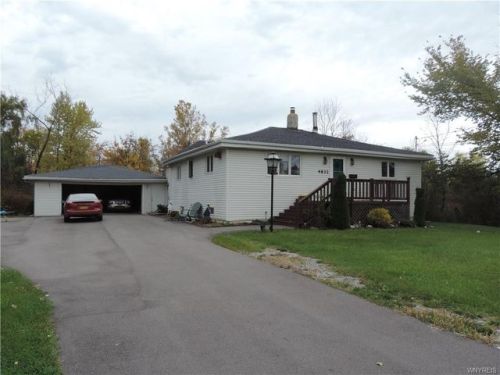 4832 William St, Cheektowaga, NY 14086-3206
