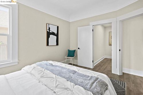 817 56th St, Oakland CA 94608-2704 exterior