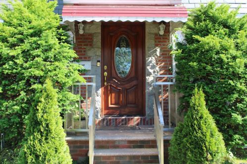 86-18 133rd Ave, Jamaica, NY 11417-1227