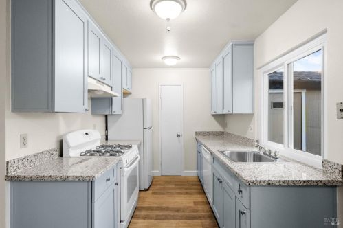318 Algiers Ct, Santa Rosa, CA 95409-3628
