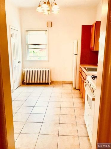 94 Fulton Ave, Fairview NJ  07022-2042 exterior