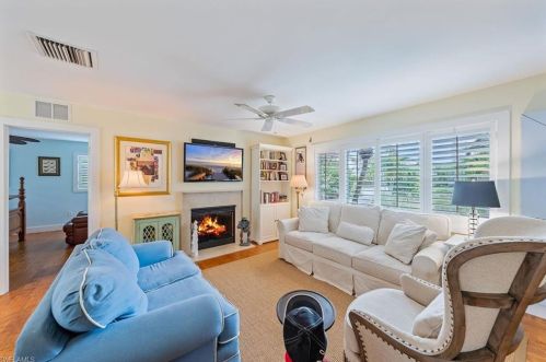 725 Central Ave, Naples, FL 34102-6028