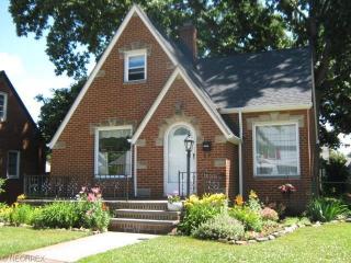 16617 Melgrave Ave, Cleveland, OH 44135-4409