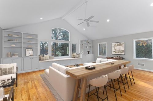 46 Merriland Rd, Stamford CT  06903-1717 exterior