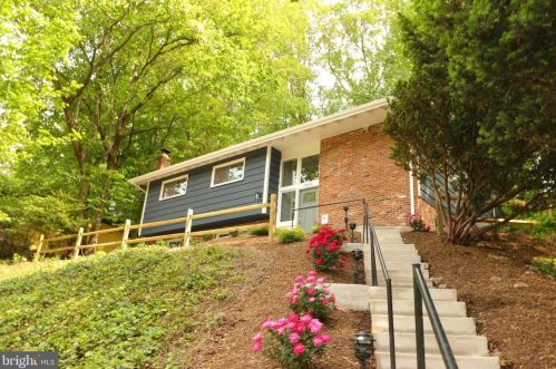 7816 Glenister Dr, Springfield VA  22152-2006 exterior
