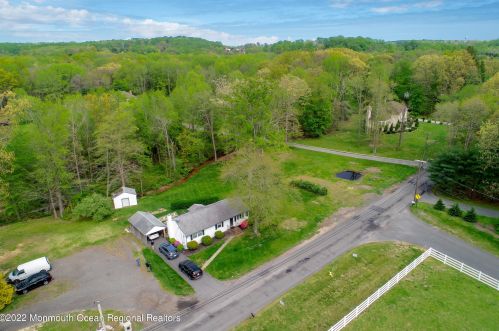 39 Harbor Rd, Morganville, NJ 07751-1115