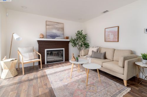 688 School St, West Pittsburg CA  94565-3940 exterior