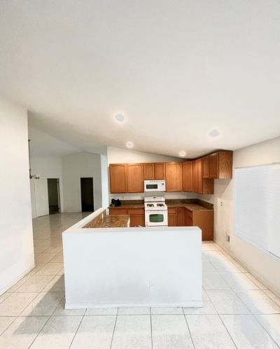 383 Congress St, Colton, CA 92324-3545