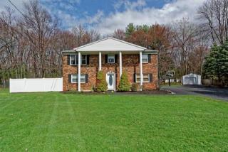 15 Theresa Ann Ct, Albany, NY 12205-3603